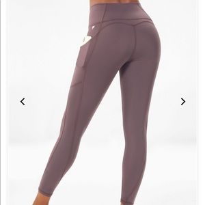 Oasis High Waisted Pocket 7/8 Leggings - Fabletics
